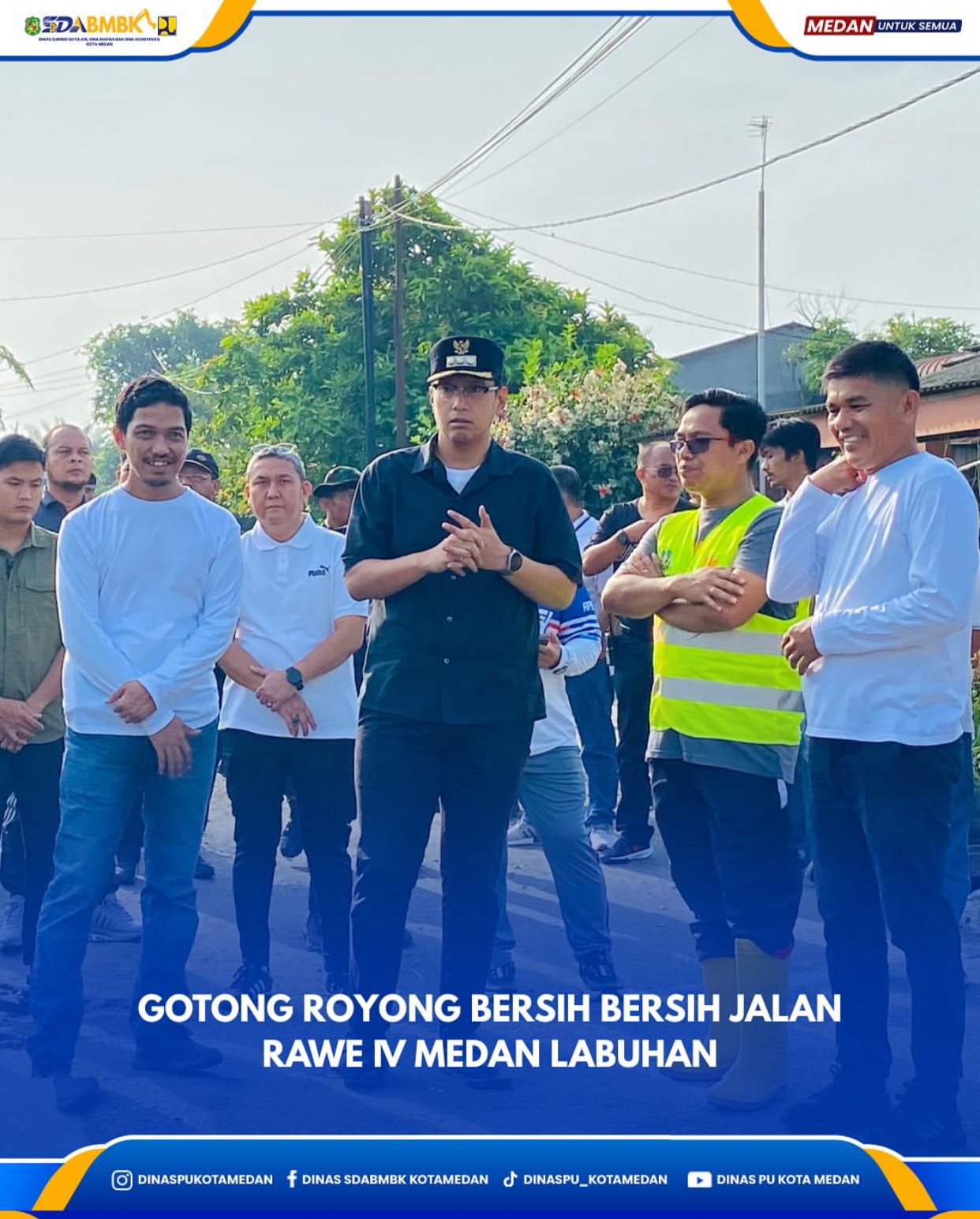 Gotong Royong Bersih-Bersih Jalan Rawe IV Medan Labuhan