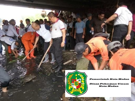 Wali Kota Ikut Gotong Royong Bersihkan Sungai Kera