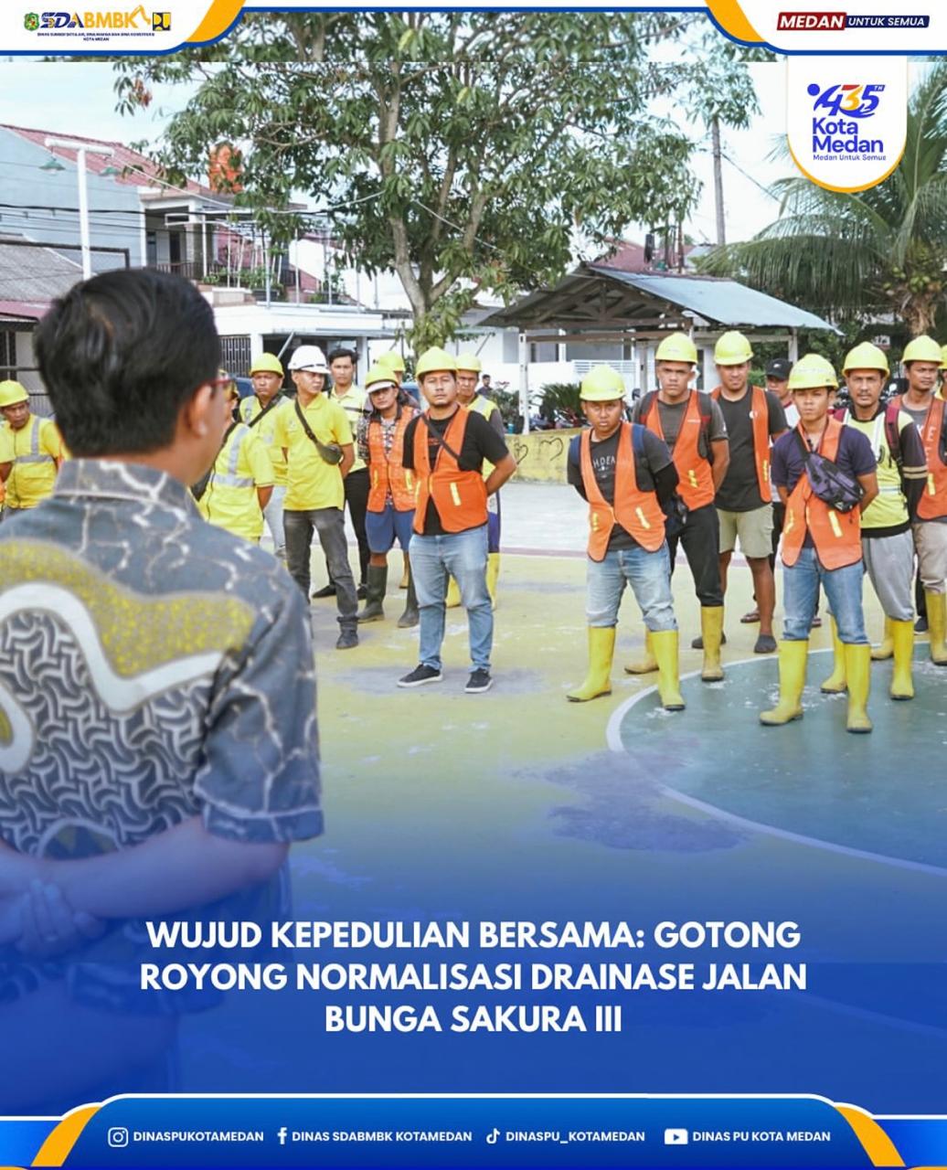 Wujud Kepedulian Bersama: Gotong Royong Normalisasi Drainase Jalan Bunga Sakura III