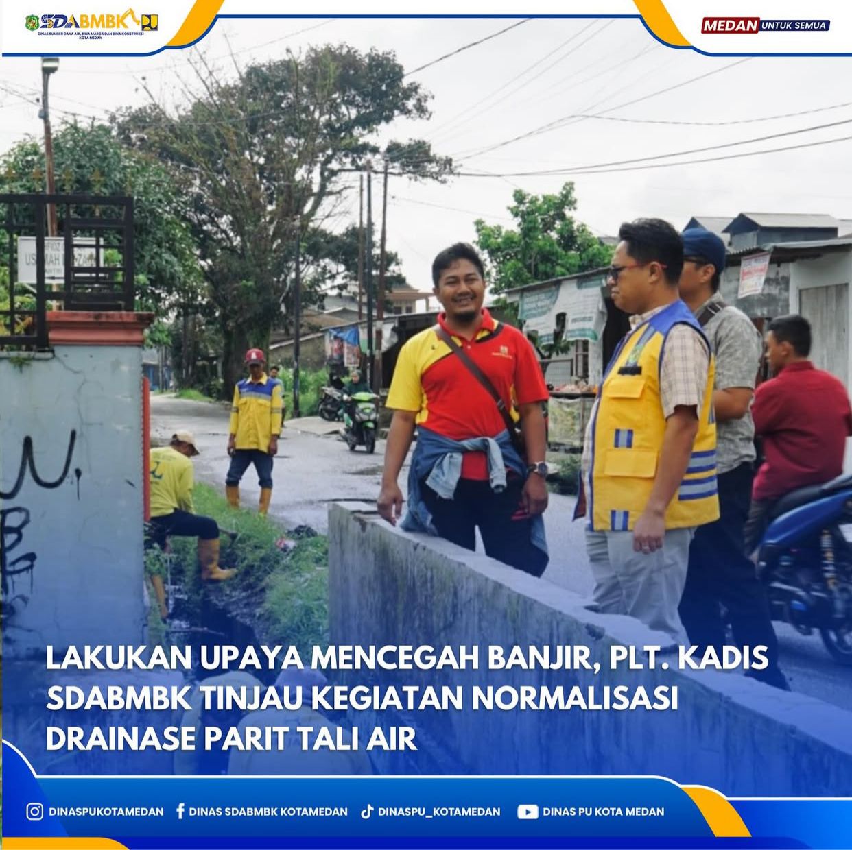 Lakukan Upaya Mencegah Banjir, Plt. Kadis SDABMBK Tinjau Kegiatan Normalisasi Drainase Parit Tali Air.